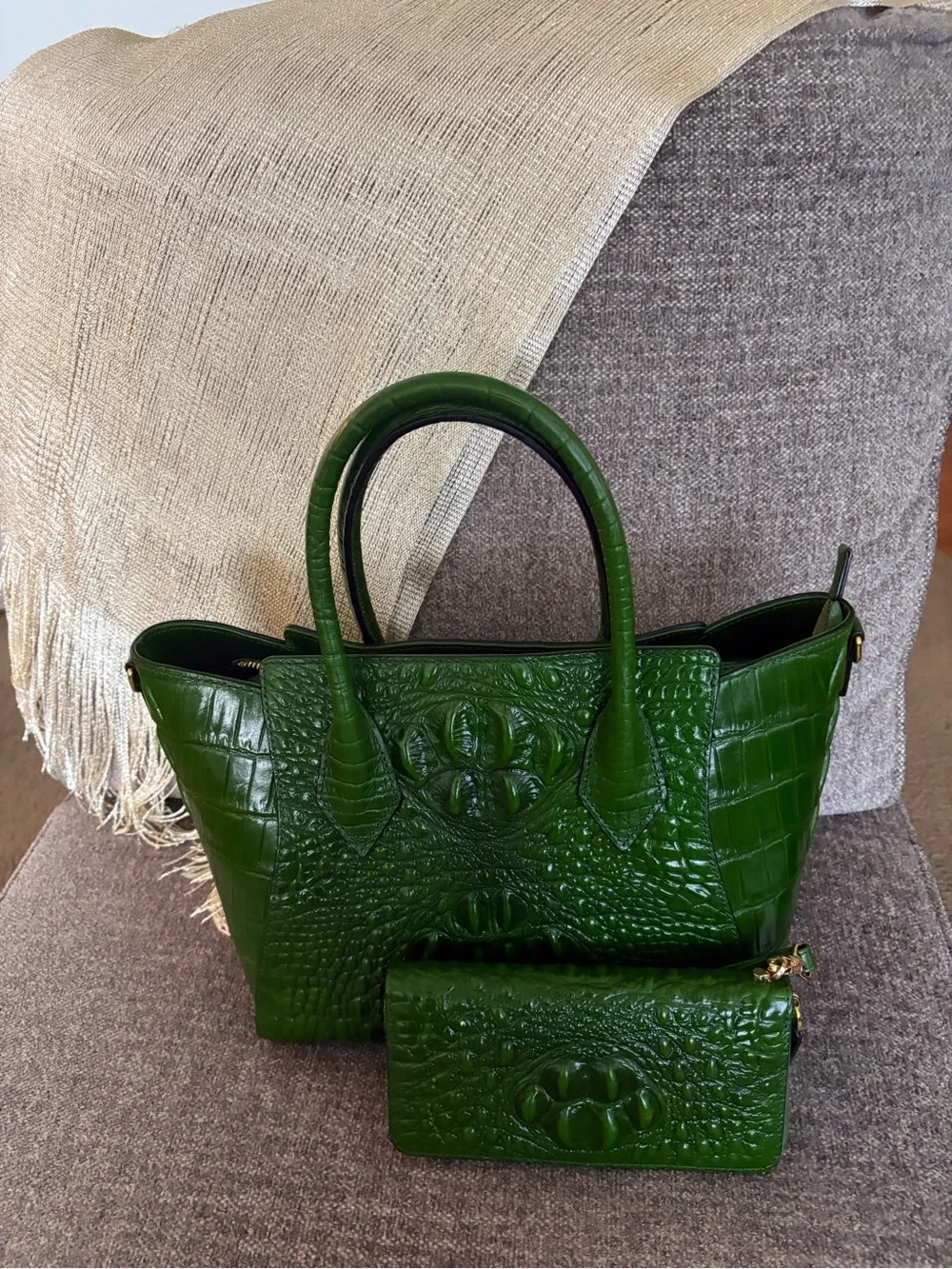 Croc-Embossed Green Leather Tote with Zip Wallet - Premium Style